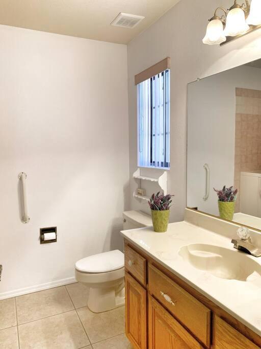 Desert Getaway - Centrally Located, Trail Access Steps Away! Lake Havasu City Exterior foto